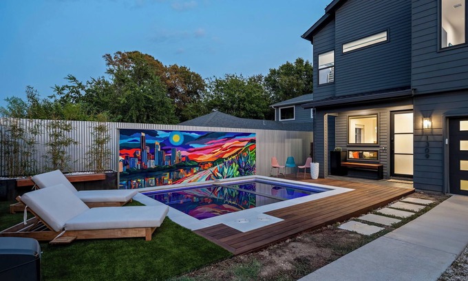 Central East Austin Casa | Bach & Bubbly House - 5BR, Pool, Gym & Glam Room