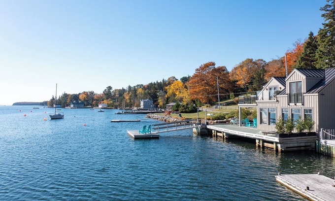 Chester Casa | Back Harbour House - Remarkable Chester Waterfront