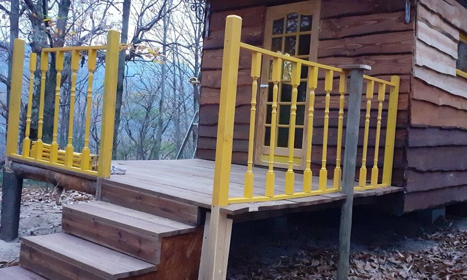 Valgorge Cabina | Back to basics the Daffodil trailer close to the hiking trails