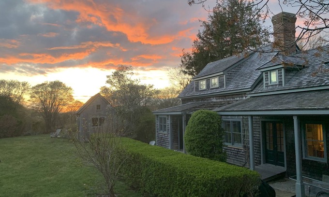 Block Island Casa | Back to nature, an Island artist’s cottage.. available, Aug. 30-Sept. 6, ‘25!