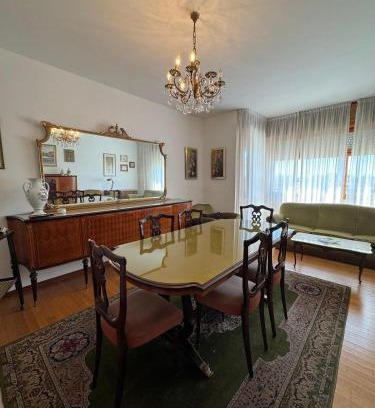 Udine Apartamento | Back to the 70s, Large three-bedroom with parking