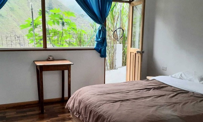 Banos de Agua Santa Cabaña | backpackers balcones