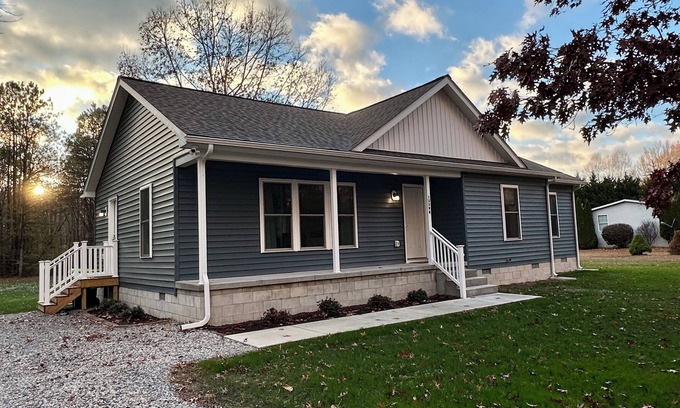 Greenwood Casa | Backroad Getaway -Brand New 3-bedroom retreat near Sports at the Beach & DE Turf