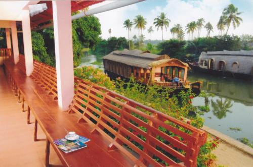 Kumarakom Casa | Backwater Breeze
