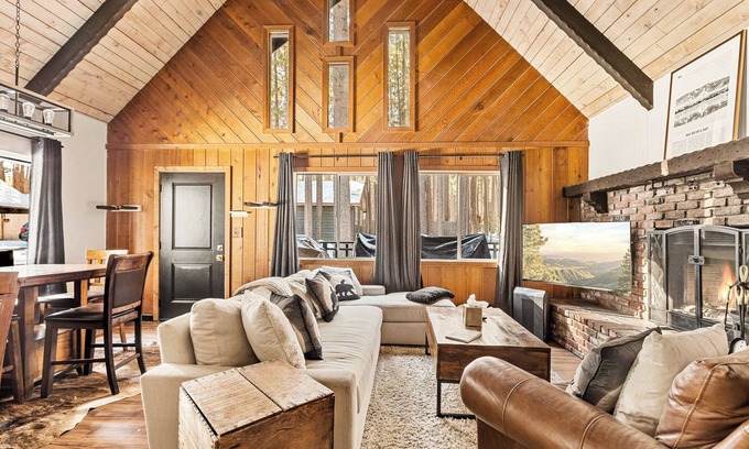 Big Bear Lake Cabina | Backway Hideaway | Close to the Village!