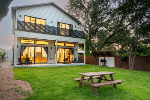 Canyon Lake Casa | Backyard Lake House for Large Groups with Fire Pit and Gameroom