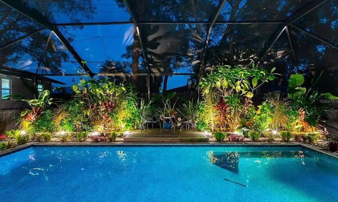 Bradenton Casa | Backyard Oasis & Resort Style Pool