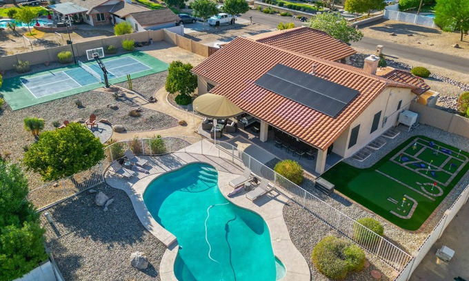 Glendale Casa | Backyard Paradise Pickleball Pool Mini Golf Arcade