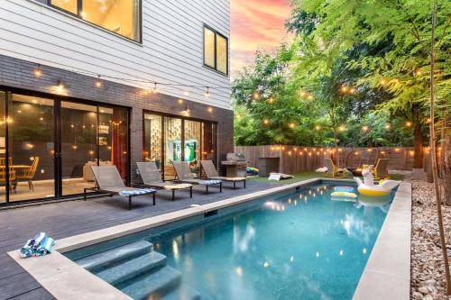 East Cesar Chavez Casa | Backyard Pool Oasis - Rainey Street - 6 min walk