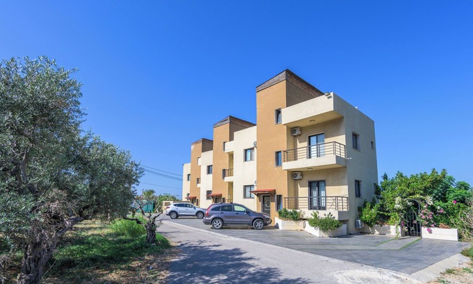 Thoum Apartamento | Backyard Seaview 1 BR with 24/7 Electricity