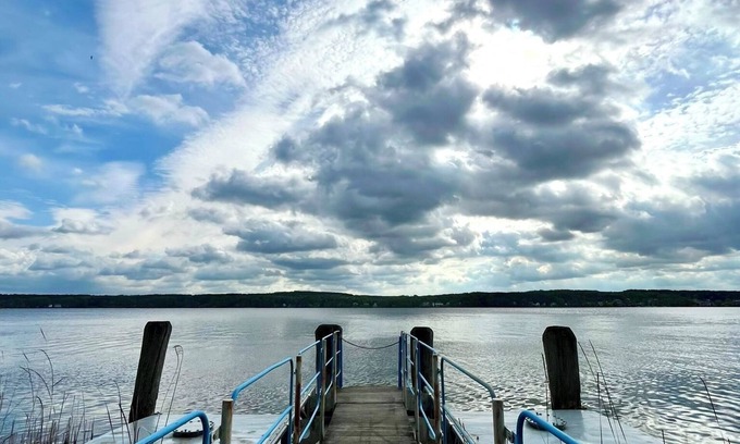 Bad Saarow Apartamento | Bad Seerose, cozy vacation apartment with lake view, roof terrace, pool and sauna