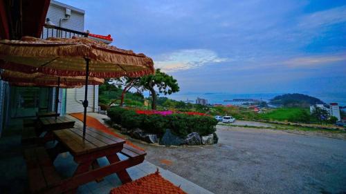 Byeonsan Casa | Bada Jeonmang With Hill Pension