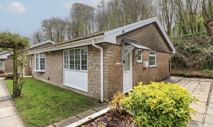 Looe Cabaña | BADGER SETT IN GRANITE HENGE NEAR LOOE, family friendly in Looe