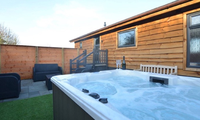 Maltby le Marsh Cabina | BADGERS DEN- Un lodge de lujo, 2 habitaciones con baño privado y jacuzzi