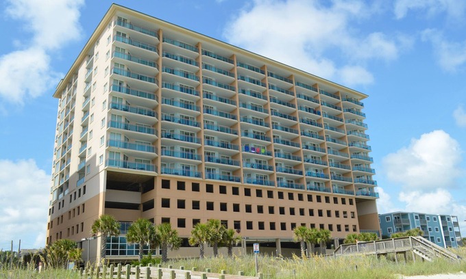 Crescent Beach Condominio | Bahama Sands Luxury Condominiums