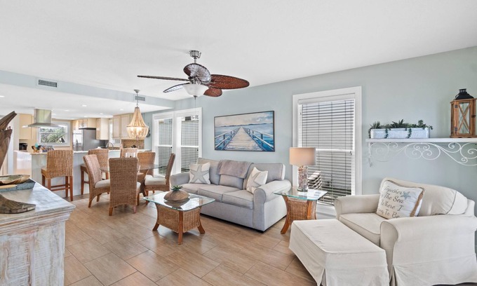 Sunnyside Casa | Bahama West - Beach Haven, Pet Friendly, Beach Access, West End, Free Activities