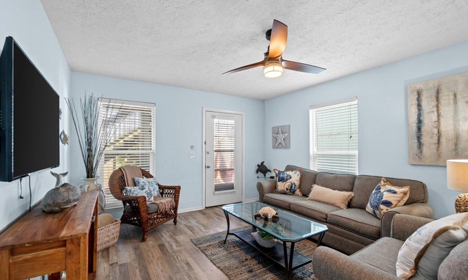 Sunnyside Casa | Bahama West Beach Therapy, Beach Access, Pet Friendly, Free Activities, West End