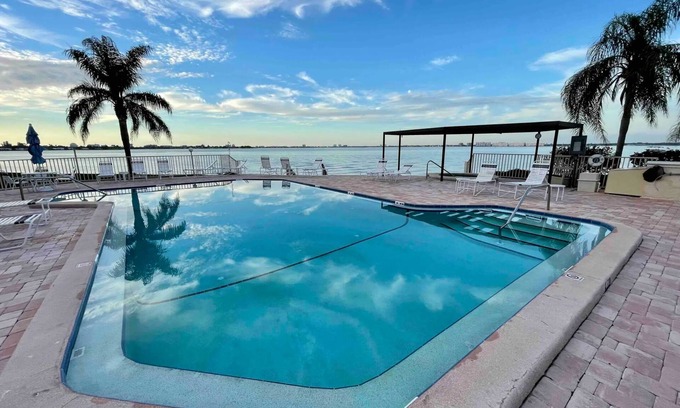 Casa del Mar Condominio | Bahia Del Mar Isla Del Sol Waterfront Pool 2/2