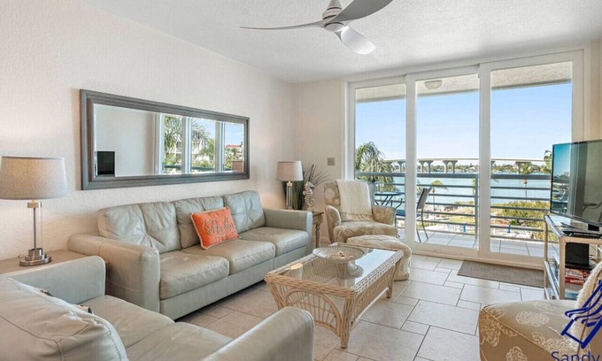 St. Petersburg Condominio | Isla Del Sol Bahia Vista 12-442 2 dormitorios 2 baños 4ª Planta brillante Condo