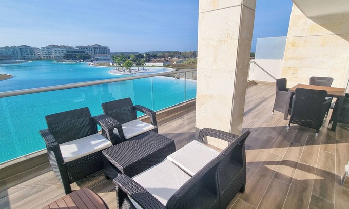Zona Norte Apartamento | Baia Kristal Charming 2-bedroom apartment lagoon view