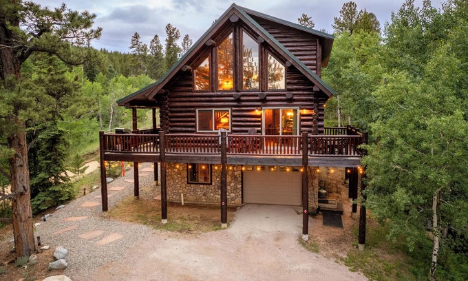 Bailey Cabina | Bailey Bear Haus - Colorado Mountain Log Cabin Getaway. Pet friendly!