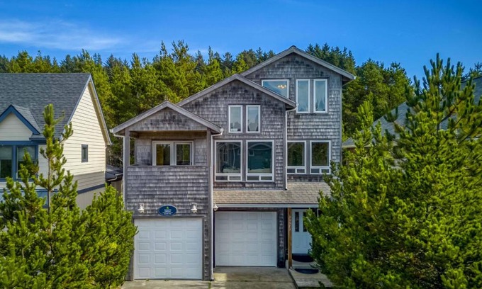 Pacific City Casa | Baileys Beach House - Meredith Lodging