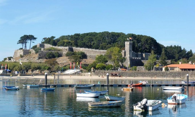 Baiona Apartamento | BAIONA PRIMERA LINEA PLAYA 6 HUESPED CON GARAJE