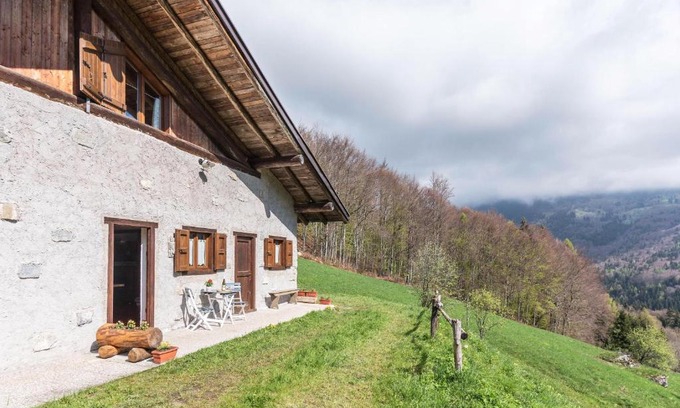 Roncone Chalet De Esquí | Baita Rustica immersa nel verde
