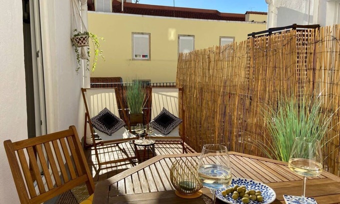 Mouraria Apartamento | Baixa & Alfama at your Doorstep, Terrace & Air/Con