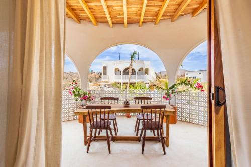 Cerritos Hotel | Baja Luna Cerritos