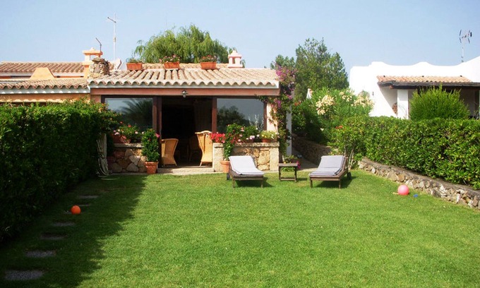Baja Sardinia Villa | Baja Cerdeña, Costa Esmeralda. Villa a tiro de piedra del mar.