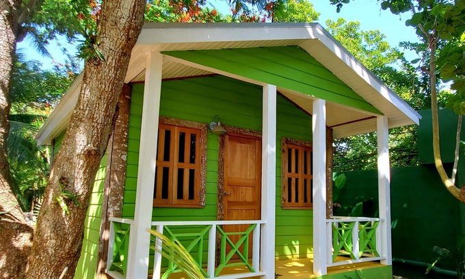 West End Cabaña | Bak A Yaad Overt Green Cottage