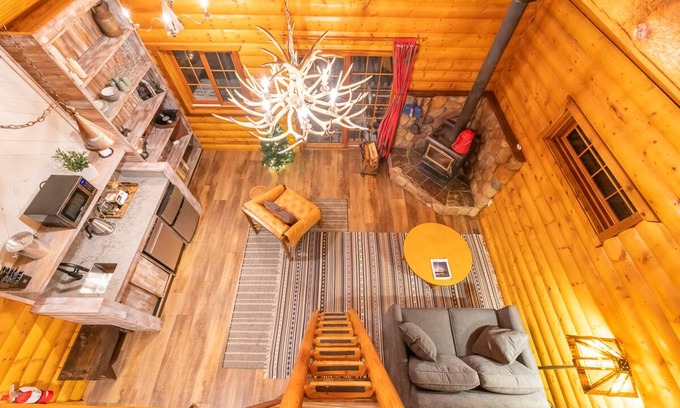 Lake Louise Cabina | Baker Creek | Two Bedroom Cabin