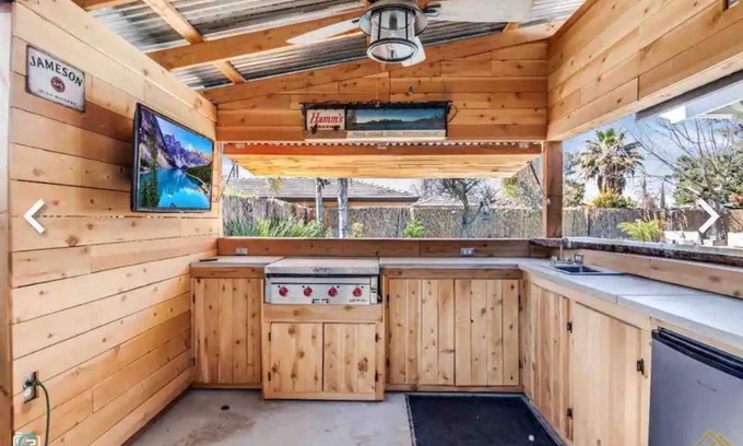 Greenacres Casa | Bakersfield Outdoor Oasis - Kitchen, Bar, Pool, Spa, Fire