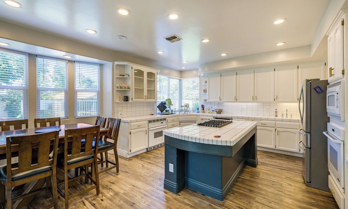 Greenacres Casa | Bakersfield Vacation Rental w/ Private Pool!