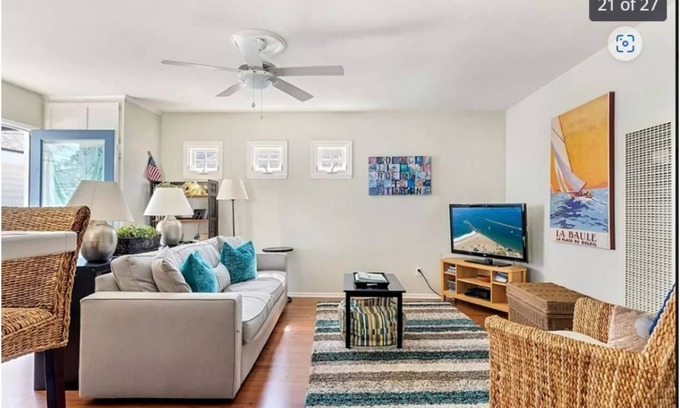 Corona del Mar Cabaña | Balboa Island Favorite is Back for Summer