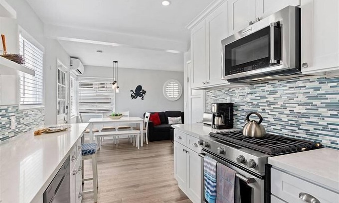 Balboa Island Casa | Balboa Island Gem | Walk to Beach & Dining | AC + Private Deck