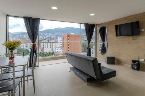 Florida Nueva Apartamento | Balcón en Laureles, AC, Piscina, Estacionamiento 601