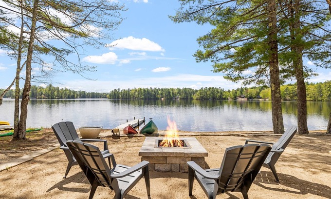 East Wakefield Casa | Balch Lake Bungalow -Lakeside Retreat - NEWLY RENOVATED, 90+ FT OF PRIVATE BEACH