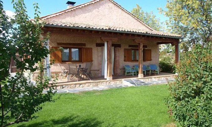 Torreiglesias Cabaña | Balcón de Nut I: jardín privado de 500 m2, wifi, barbacoa, chimenea, mascotas.