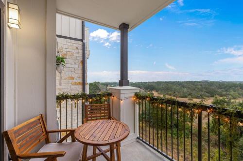 Austin Apartamento | Balcony with Hills View,Pool, Free Parking and Gym