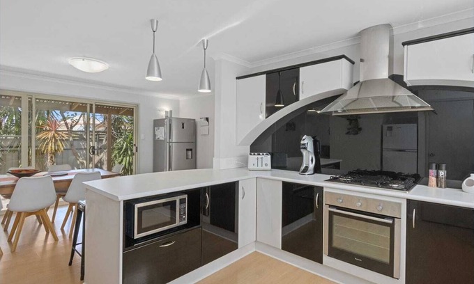 Dalrymple Casa | Bali in Wool bay - 5 minutes walk to the beach and jetty