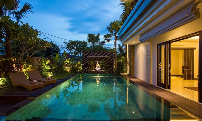 Taman Griya Villa | Bali Villa privada zona de Sunset Beach Jimbaran