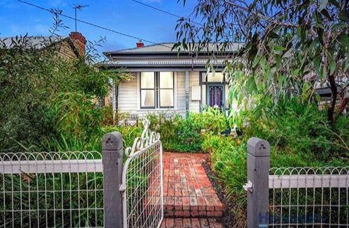 Golden Point Casa | Ballarat Holiday Homes - Grant Street Cottage - Natural, Boho, Coastal Vibe - 2 kms from Sovereign Hill - Sleeps 1 to 6