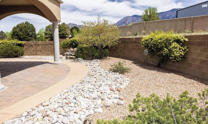 North Albuquerque Acres Casa | Balloon Fiesta getaway in serene North Albuquerque Acres