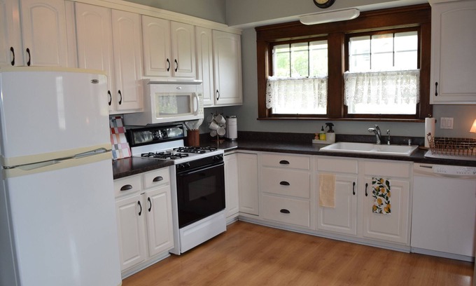 Dyersville Casa | Ballpark Bungalow in Dyersville, Iowa