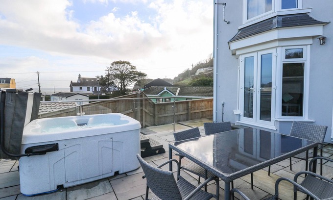 Pendine Casa | BALMORAL, family friendly, country holiday cottage in Pendine