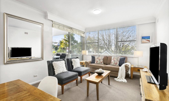 Mosman Apartamento | Balmoral - RAG03 Raglan Street - Spacious 2BR Apartment with Large Balcony Just 200m from Balmoral Beach