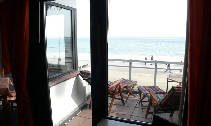 Alt-Travemunde/Ronnau Apartamento | Baltic Sea view, directly on the beach