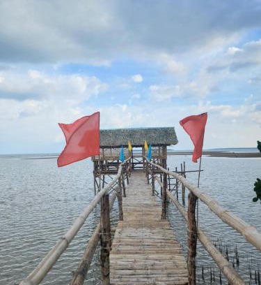 Roxas Casa | Bamboo House